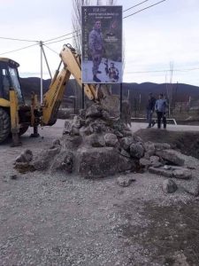 Xızıda şəhidin plakatı söküldü, başçı isə…