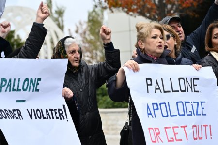 ABŞ konqresmeni Bakıdan qaçmağa hazırlaşır 