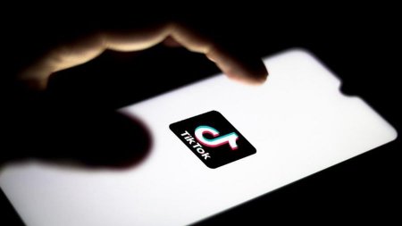 Oğlanlar "TikTok"da tanış olduqları 13 yaşlı iki qızla gecəni keçirdilər